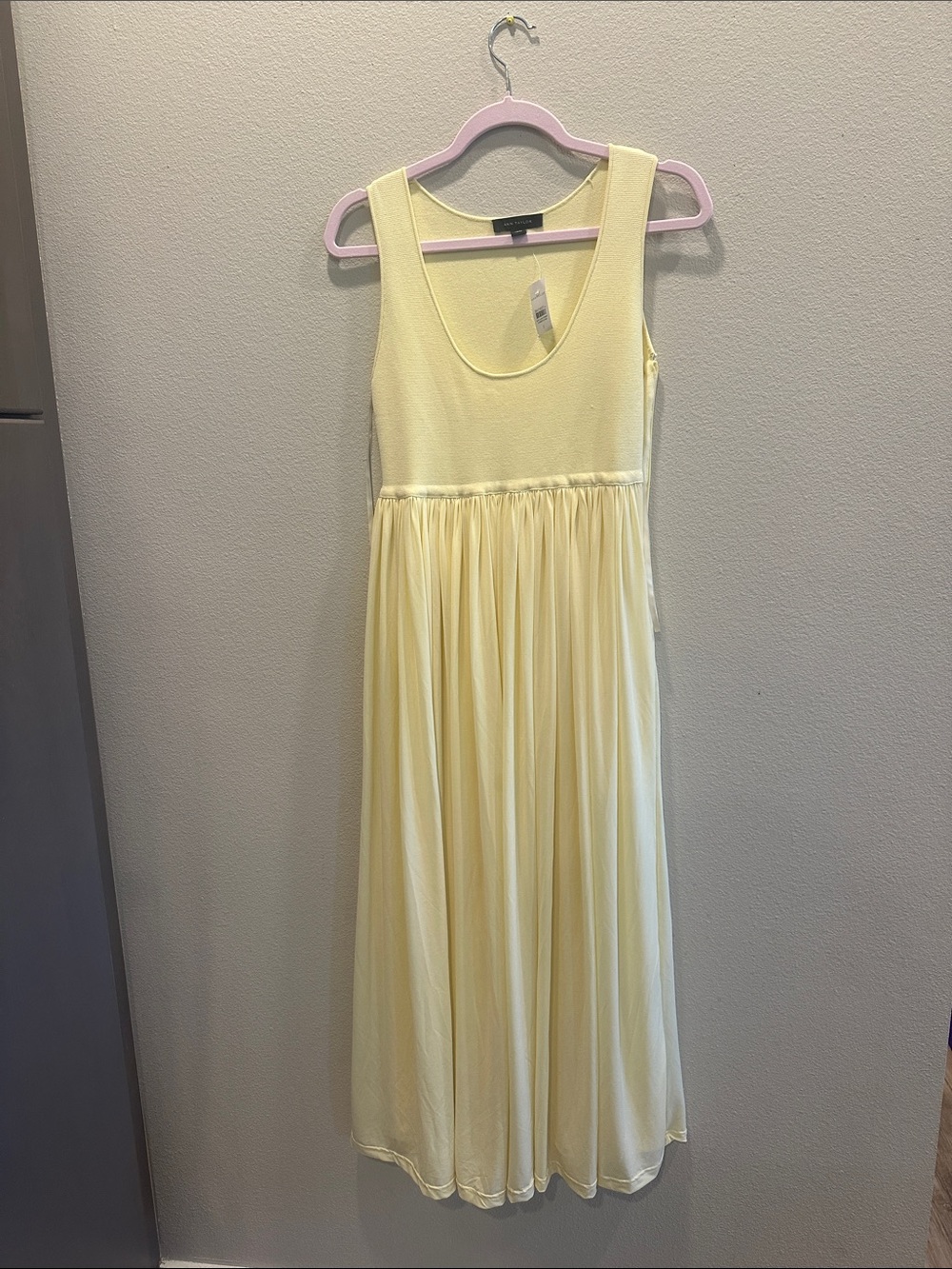 NWT Ann Taylor Women’s Yellow Sleeveless Pleated Midi Dress